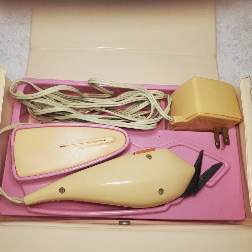 Vintage Singer Electric Scissors Works With Case And Instruction Booklet Tested